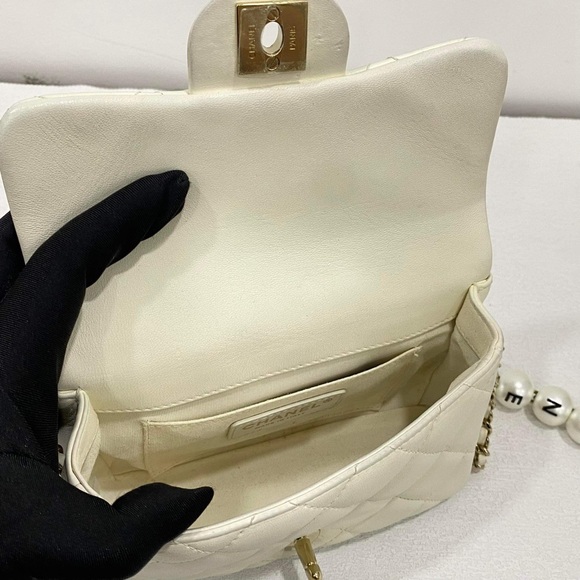 Chanel logo pearl chain bag - 4000 cad - Picture 11 of 13